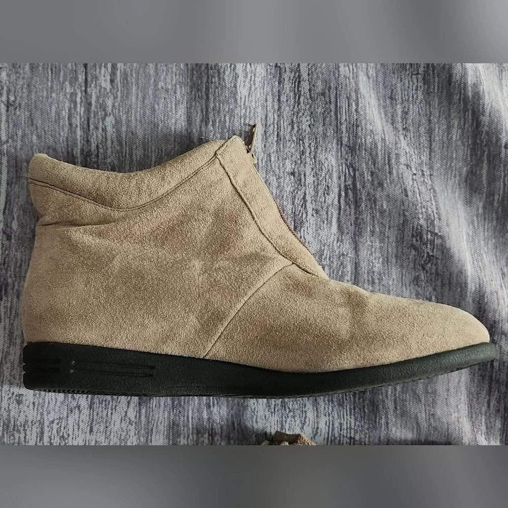 Beacon Comfort‎ Ankle Boots Zip Up Beige Suede Casual Everyday Shoes